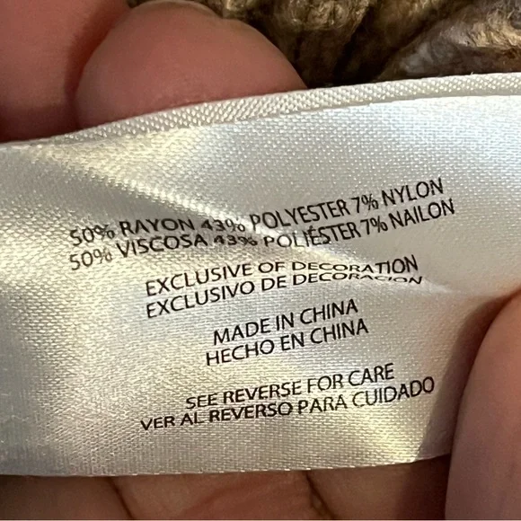 Banana Republic Beige Cable Knit Sweater - Picture 4 of 4